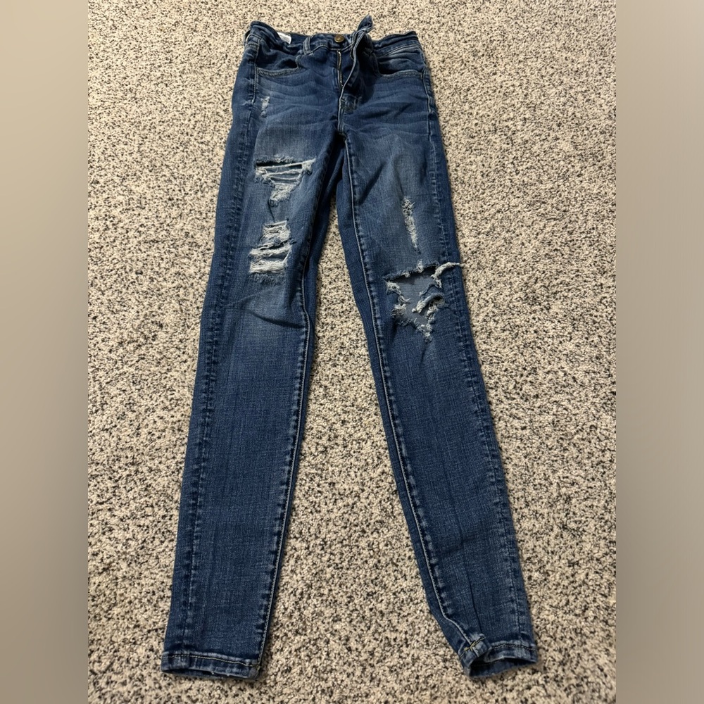 American eagle size 2 ripped skinny jeans